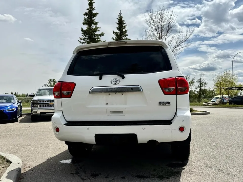 Toyota Sequoia 2011 photo 3