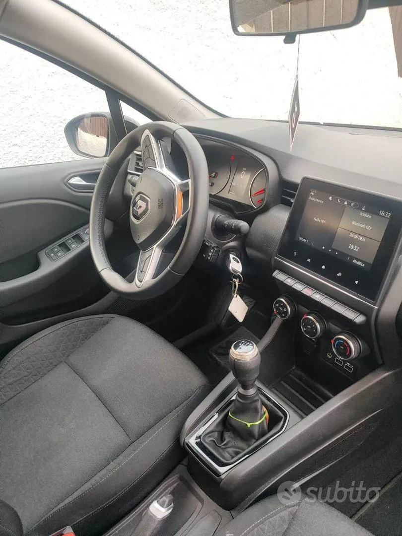 Renault Clio 2023 photo 3