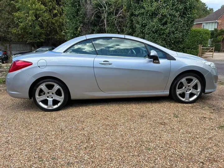 Peugeot 308 2011 photo 3