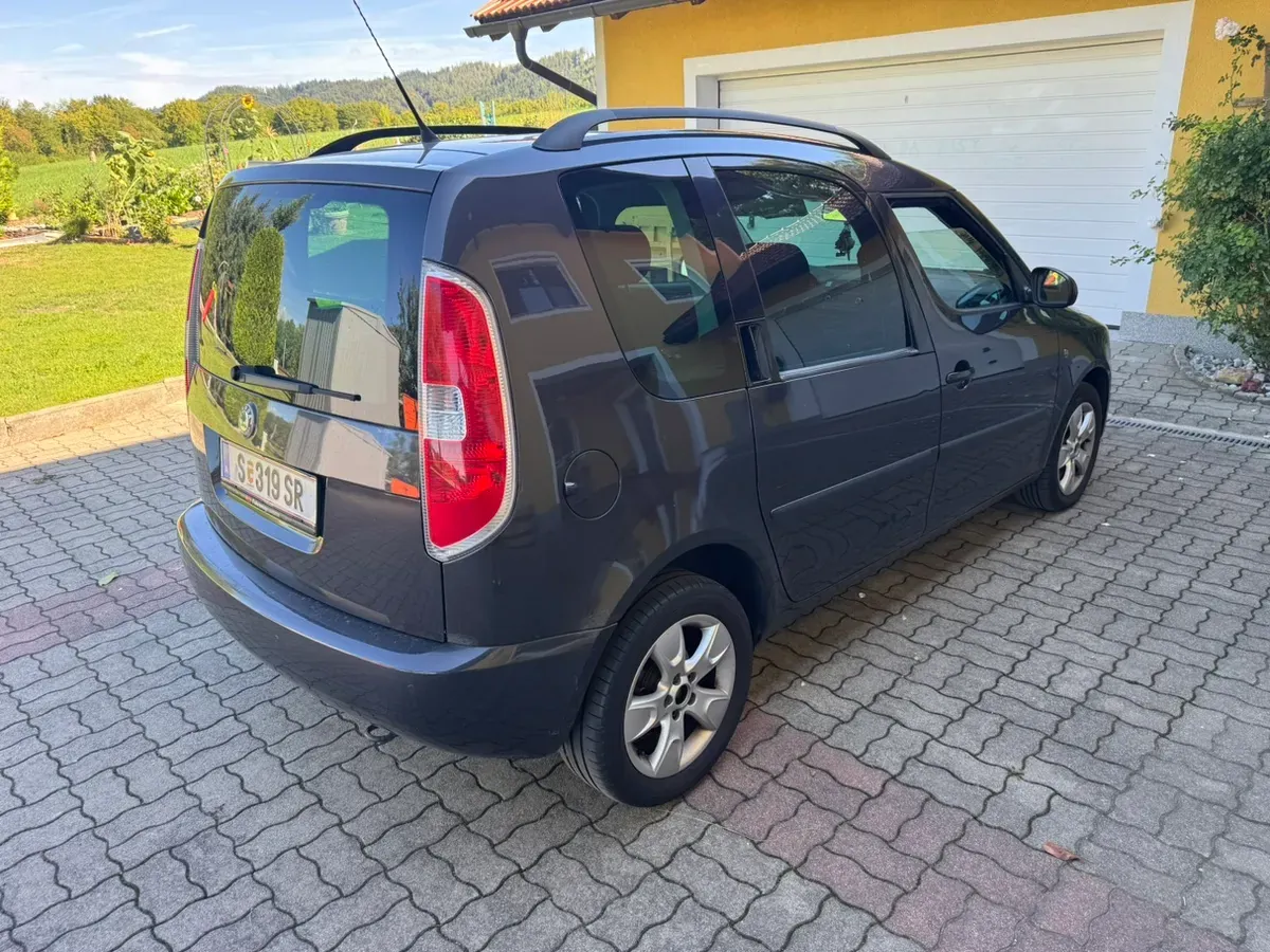 Skoda Roomster 2011 photo 3