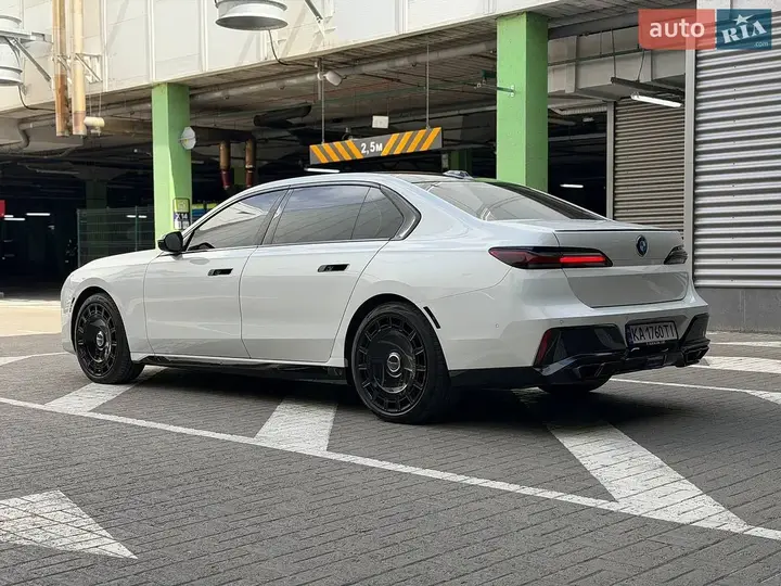 BMW 7 Series 2024 photo 2