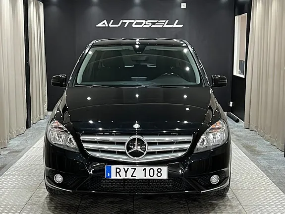 Mercedes-Benz B180 2013 photo 2