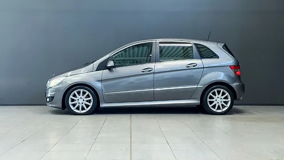 Mercedes-Benz B180 2009 photo 2