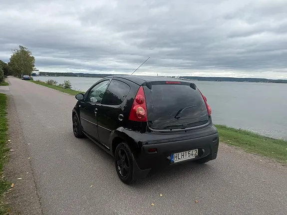 Peugeot 107 2008 photo 4