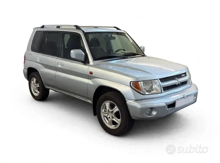 Mitsubishi Pajero 2004 photo 2