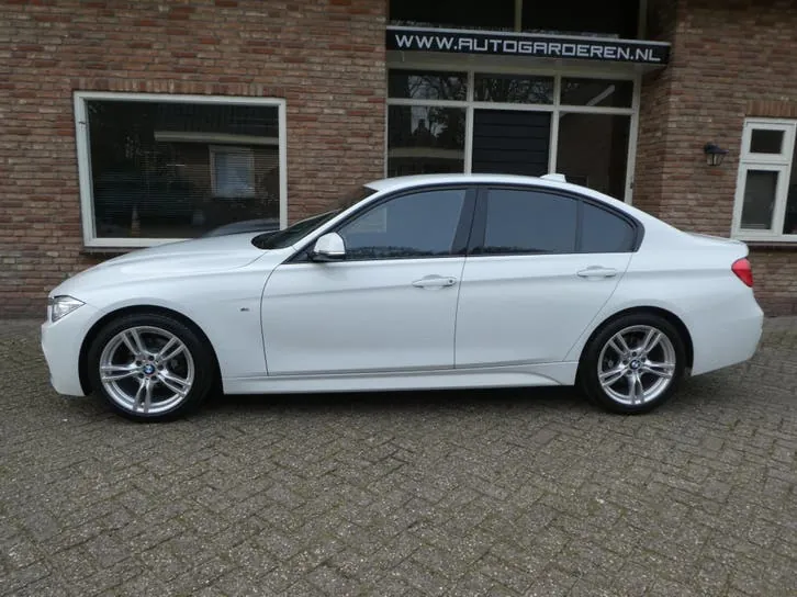 BMW 3 Series 2015 photo 2