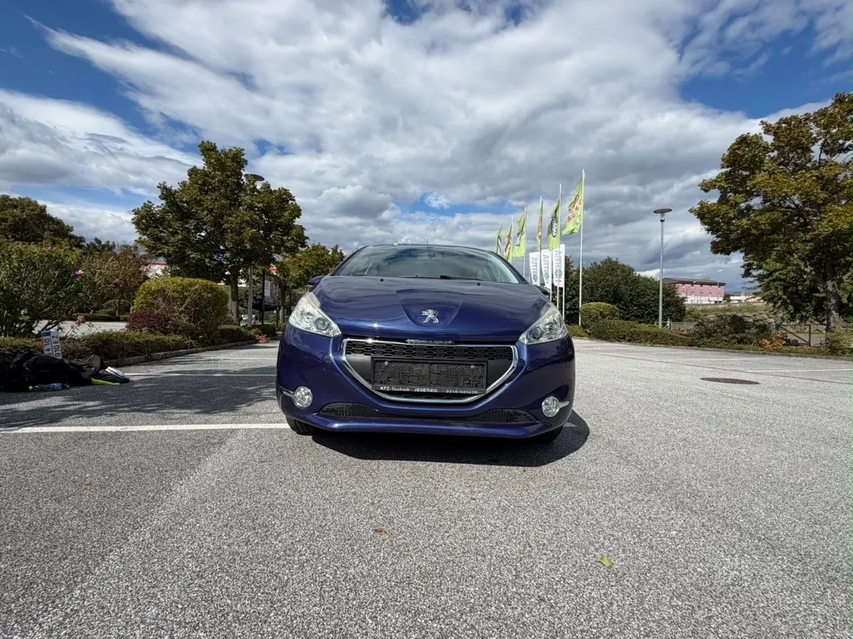Peugeot 208 2013 photo 3