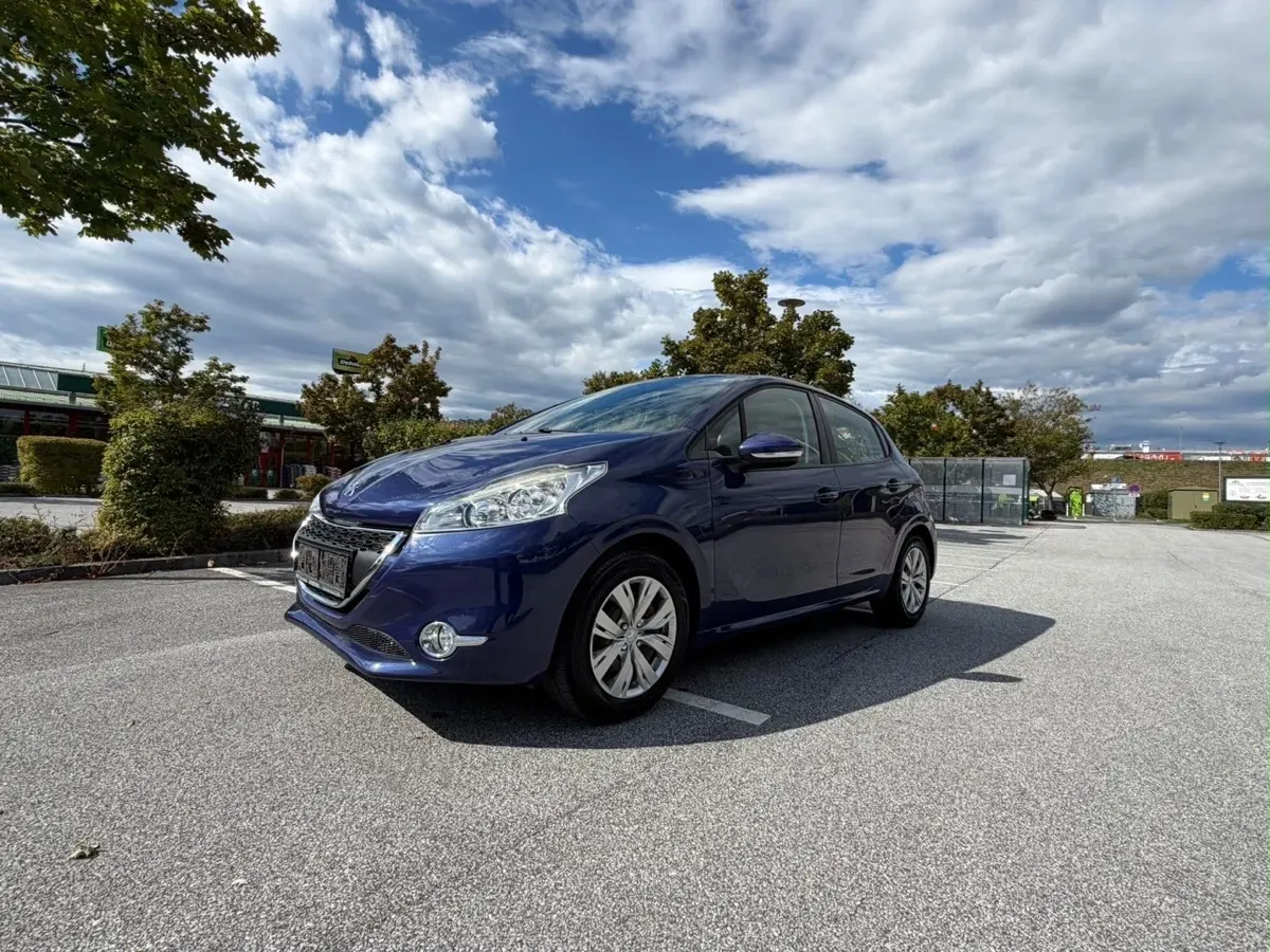 Peugeot 208 2013 photo 2