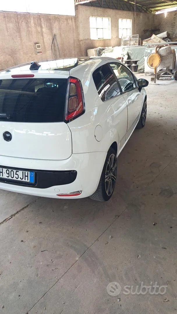 Fiat Punto 2011 photo 4