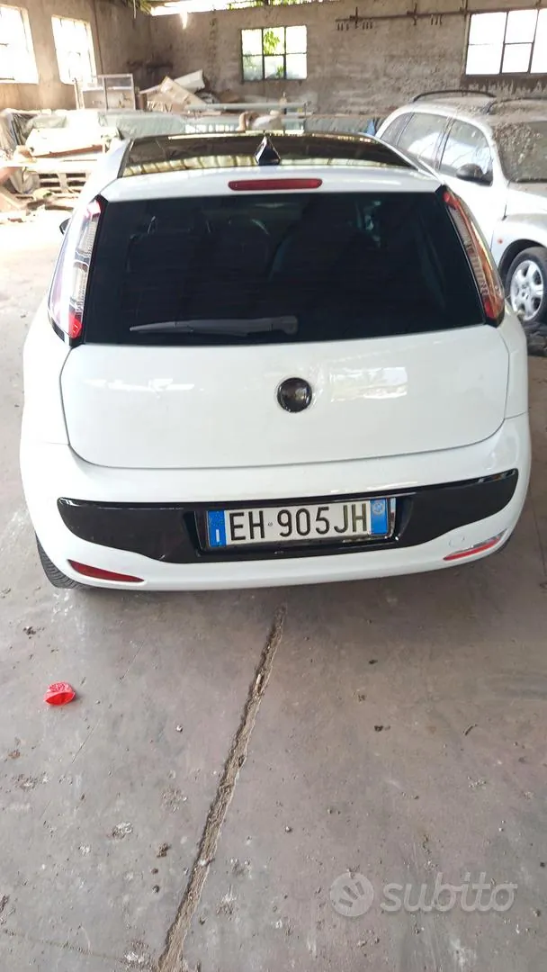 Fiat Punto 2011 photo 3