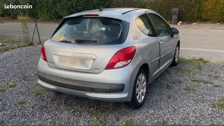 Peugeot 207 2010 photo 2