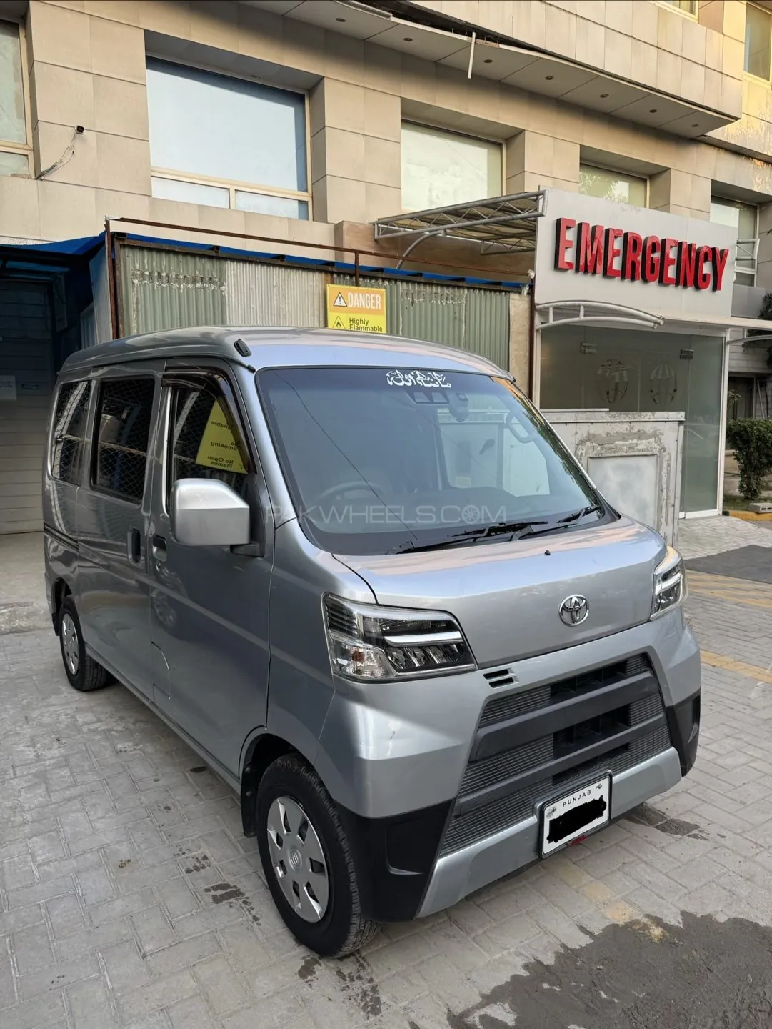 Toyota Pixis Van