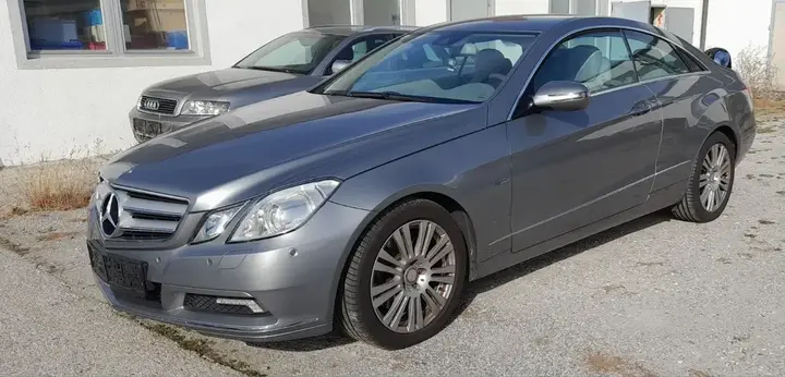 Mercedes-Benz E-Class 2010 photo 2