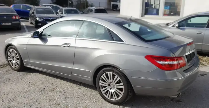 Mercedes-Benz E-Class 2010 photo 3