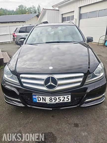 Mercedes-Benz C-Class 2012 photo 2