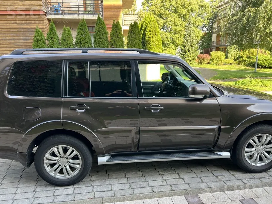 Mitsubishi Pajero 2018 photo 2