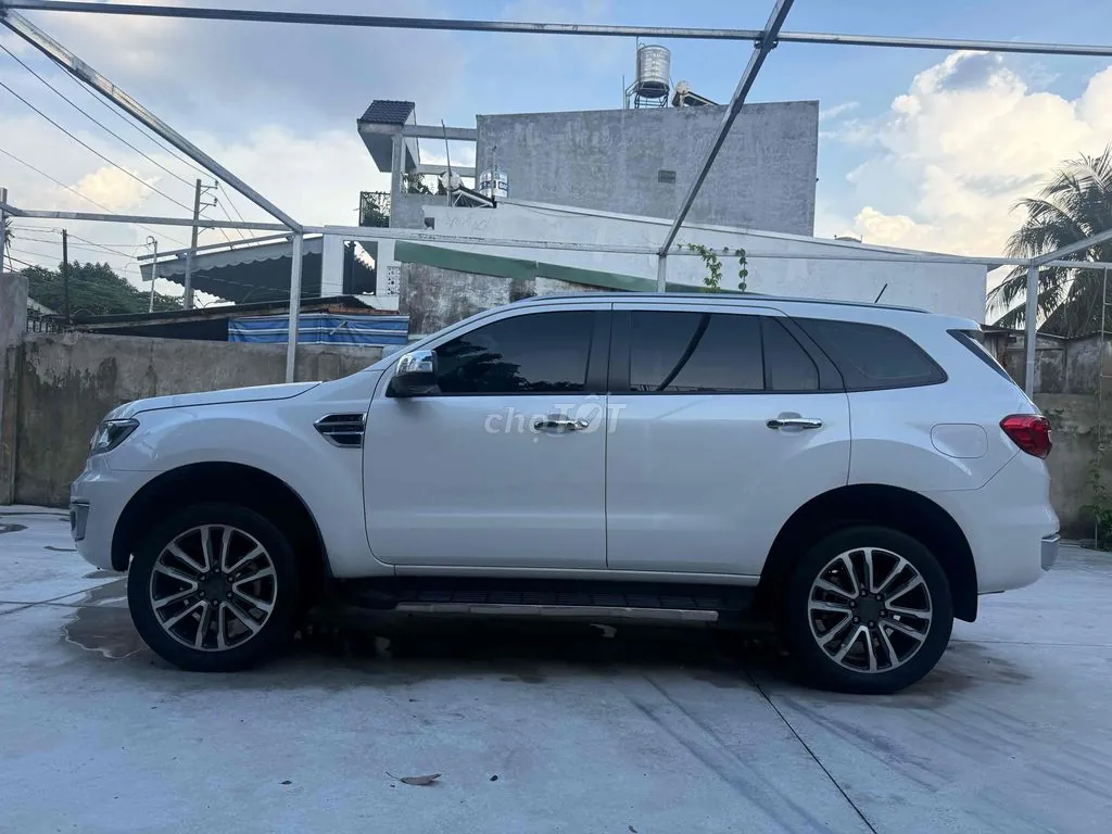 Ford Everest 2022 photo 2