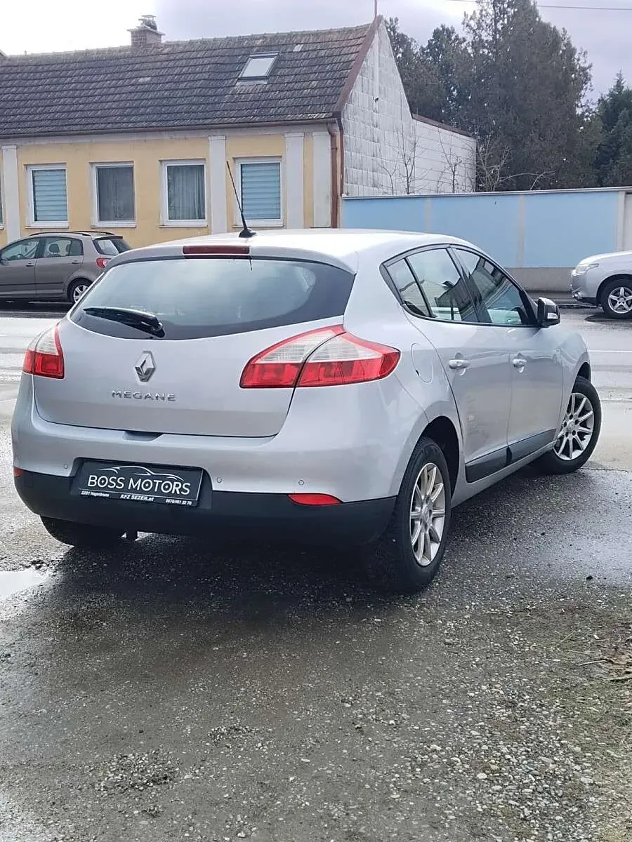 Renault Mégane 2011 photo 3