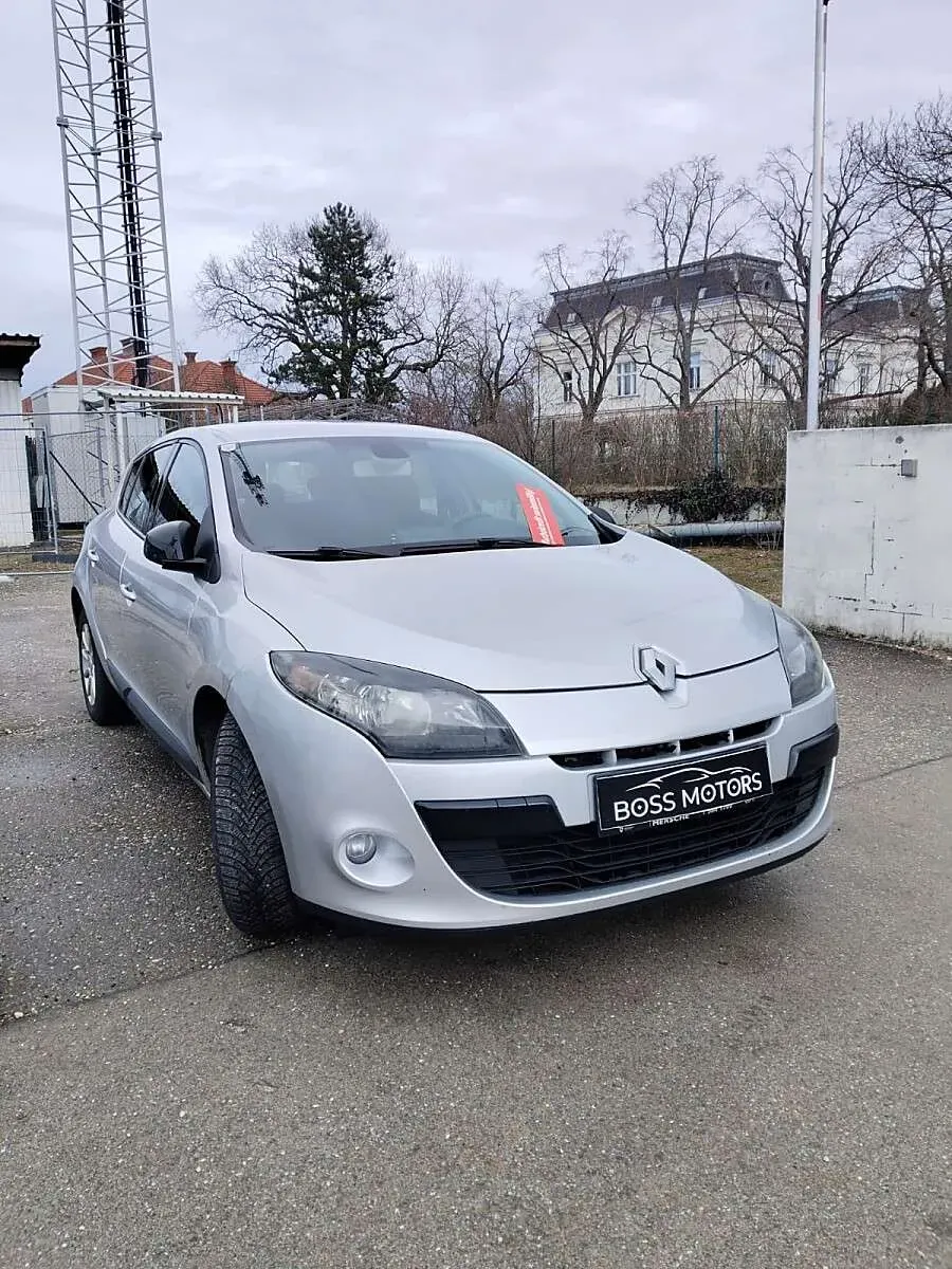 Renault Mégane 2011 photo 2