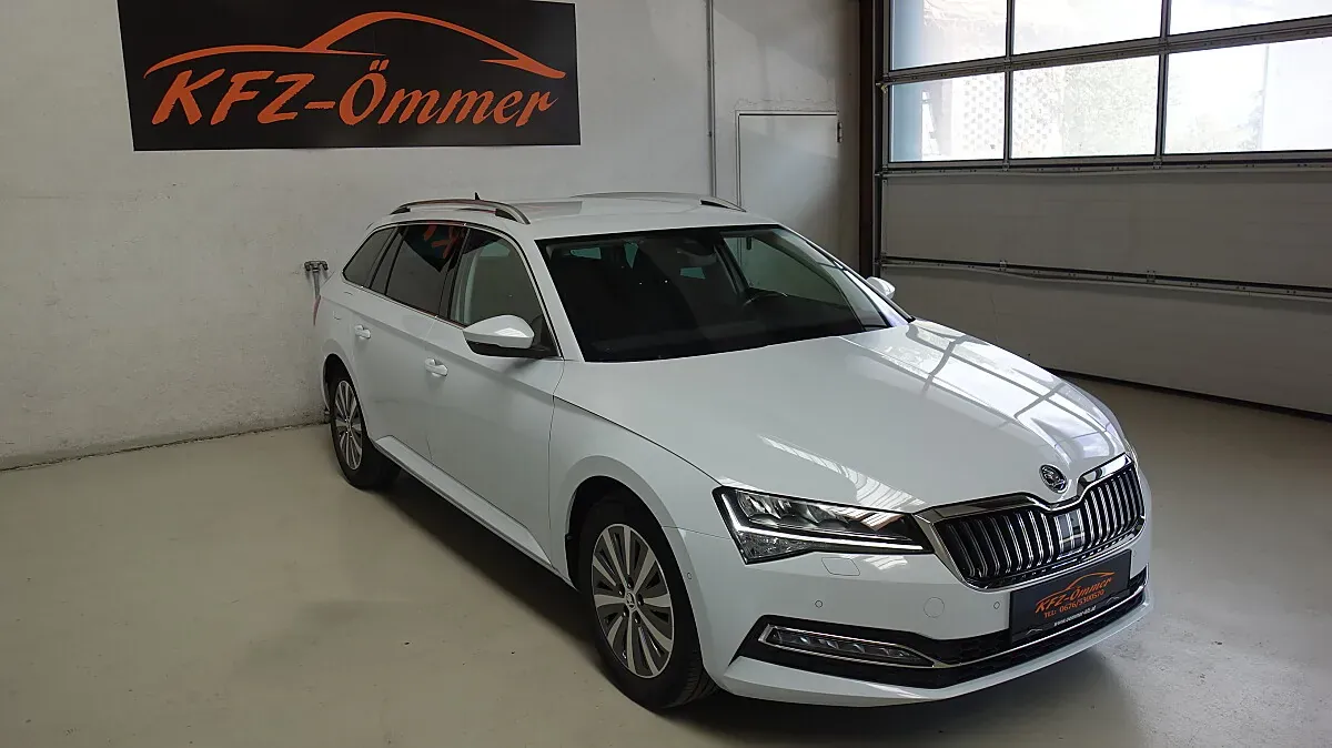 Skoda Superb 2023 photo 2
