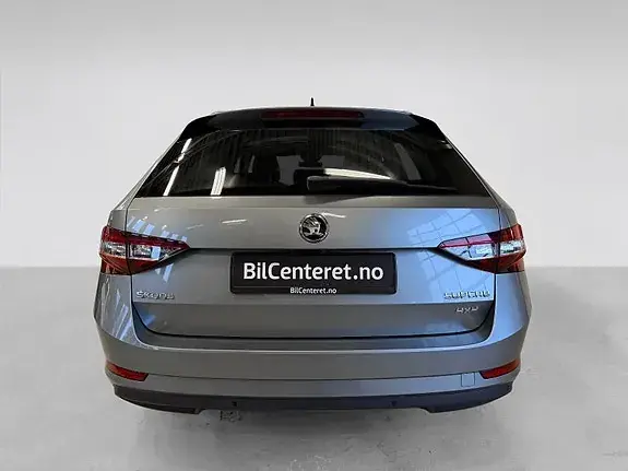 Skoda Superb 2018 photo 5