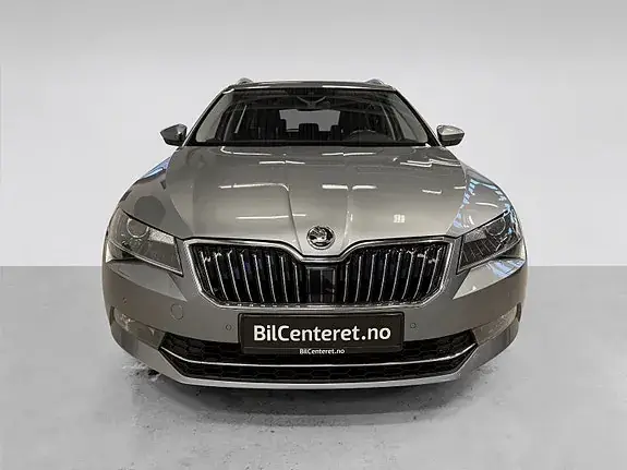 Skoda Superb 2018 photo 2
