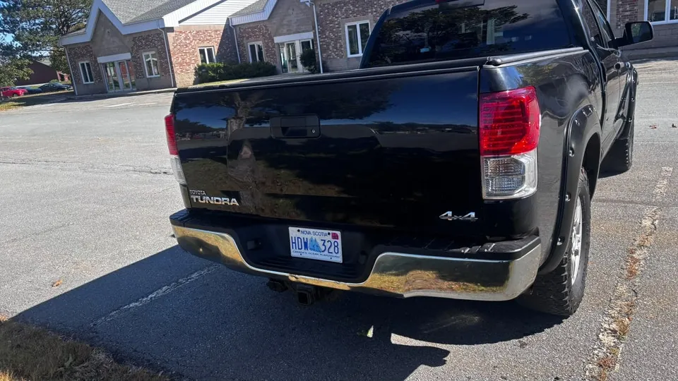 Toyota Tundra 2010 photo 2