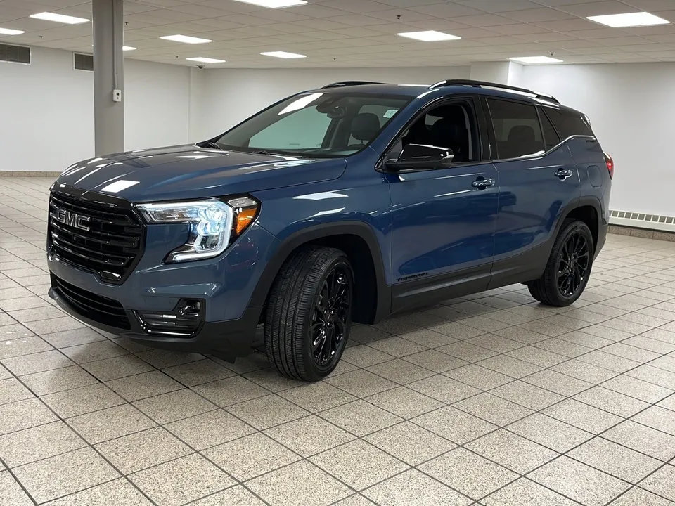 GMC Terrain 2024 photo 2