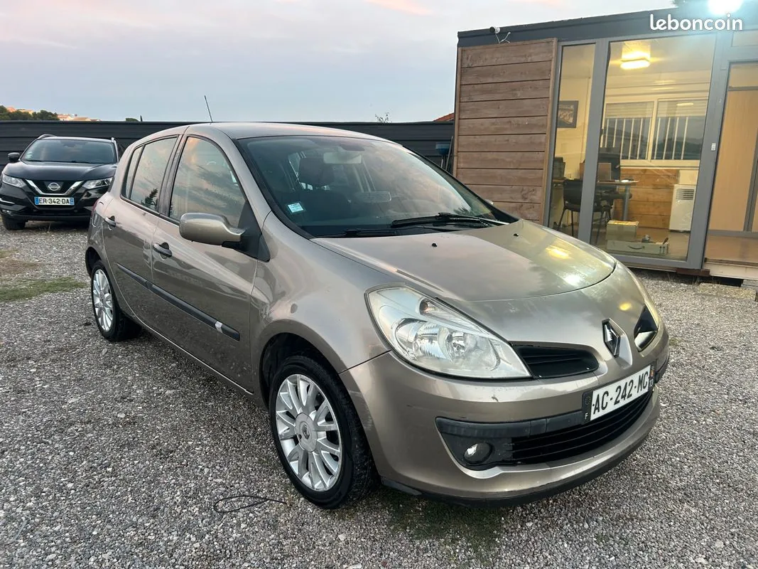 Renault Clio 2008 photo 2