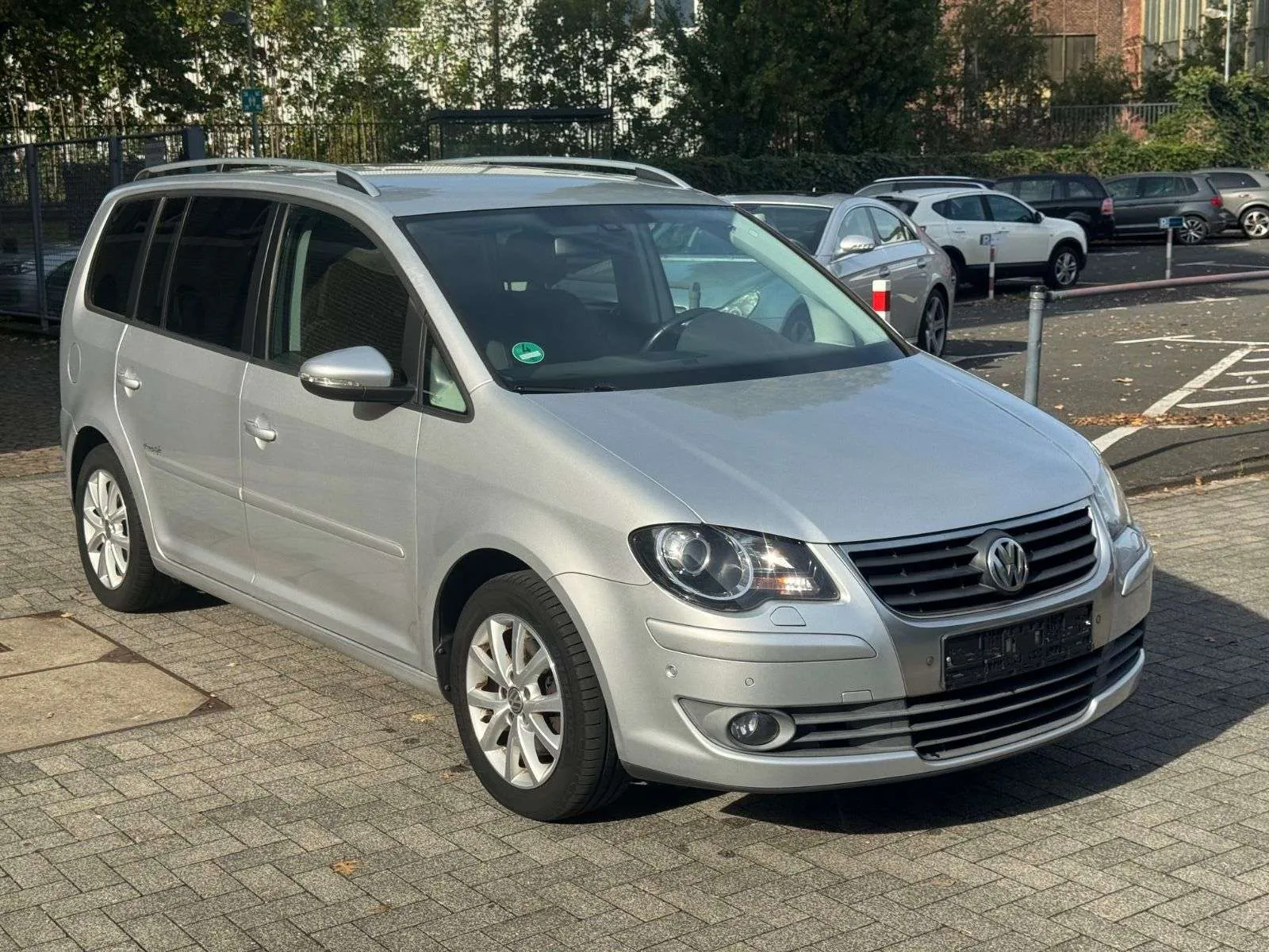 Volkswagen Touran 2010 photo 3