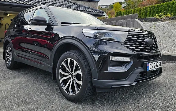 Ford Explorer 2023 photo 2