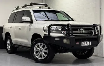 Toyota Land Cruiser 2017 photo 2