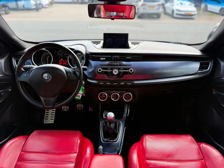 Alfa Romeo Giulietta 2012 photo 3