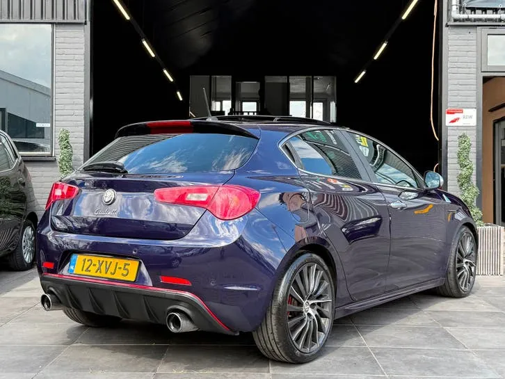 Alfa Romeo Giulietta 2012 photo 2