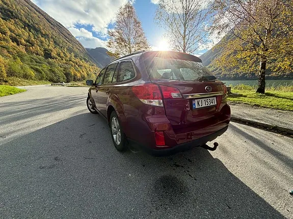 Subaru Legacy 2010 photo 2