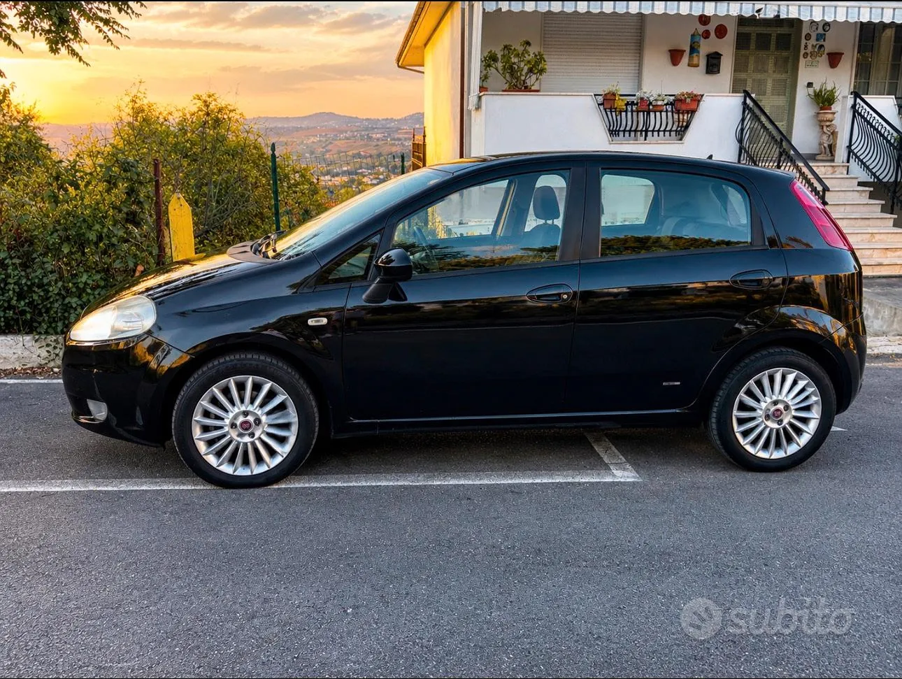 Fiat Grande Punto 2011 photo 2