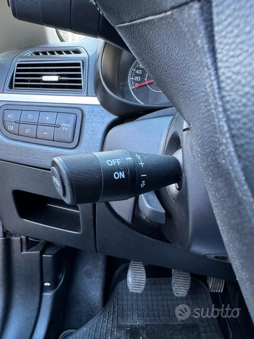 Fiat Grande Punto 2011 photo 4