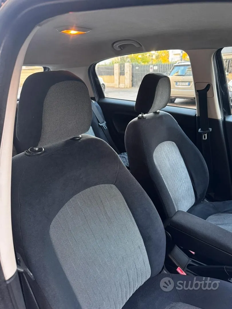 Fiat Grande Punto 2011 photo 5