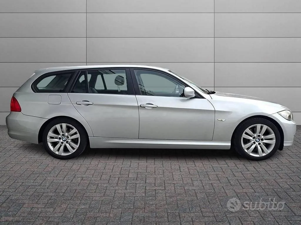 BMW 3 Series 2011 photo 5