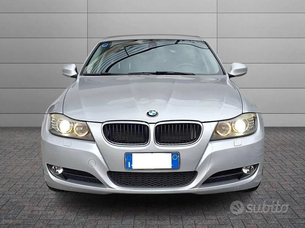 BMW 3 Series 2011 photo 3