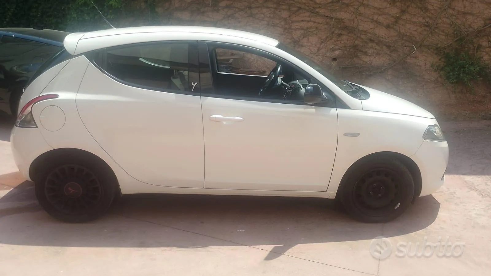 Lancia Ypsilon 2015 photo 2