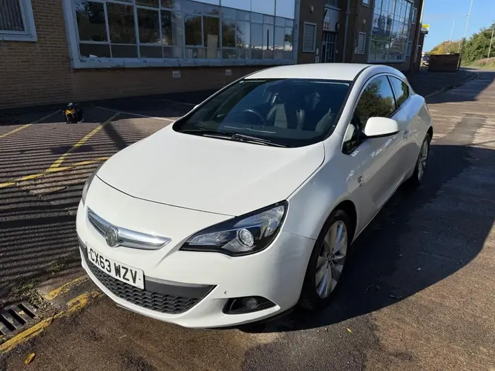 Vauxhall Astra 2013 photo 3