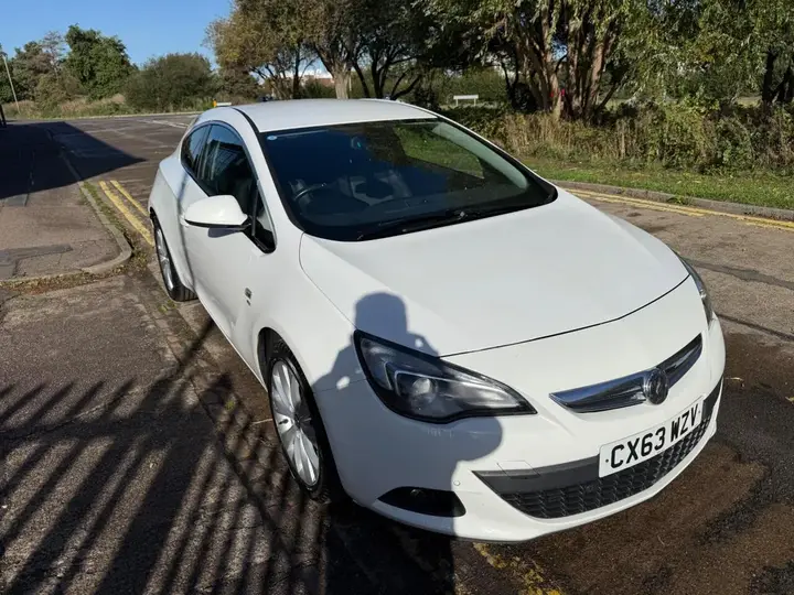 Vauxhall Astra 2013 photo 5