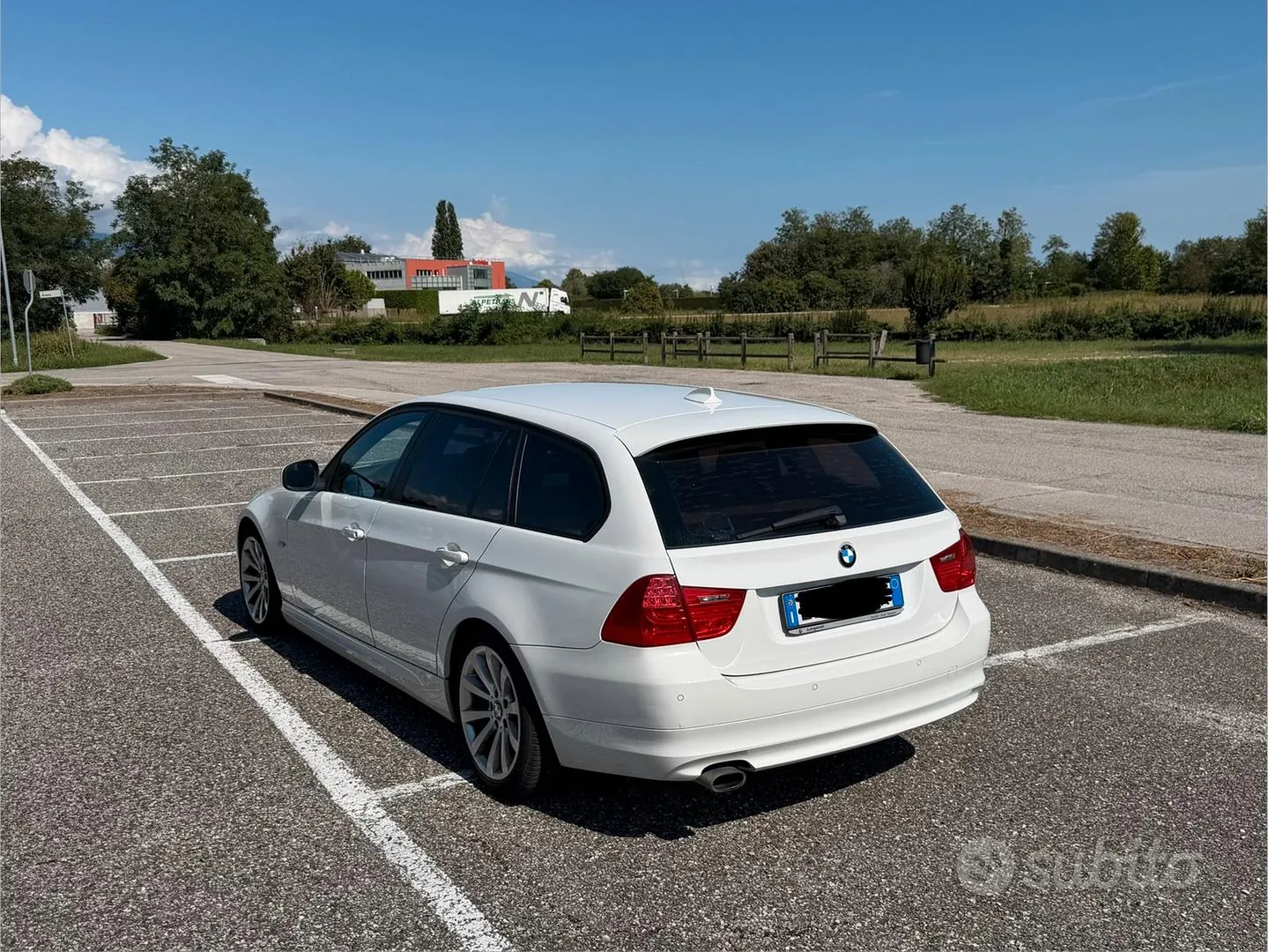 BMW 320D Touring 2010 photo 3