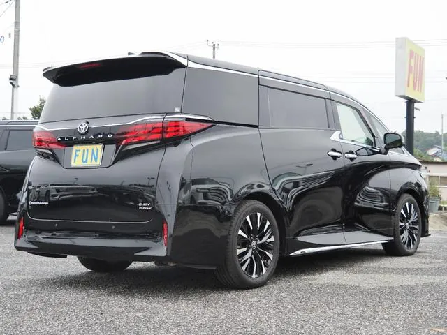 Toyota Alphard 2024 photo 5