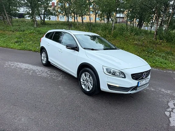 Volvo V60 Cross Country 2018 photo 2