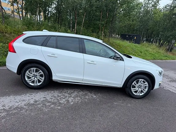 Volvo V60 Cross Country 2018 photo 5