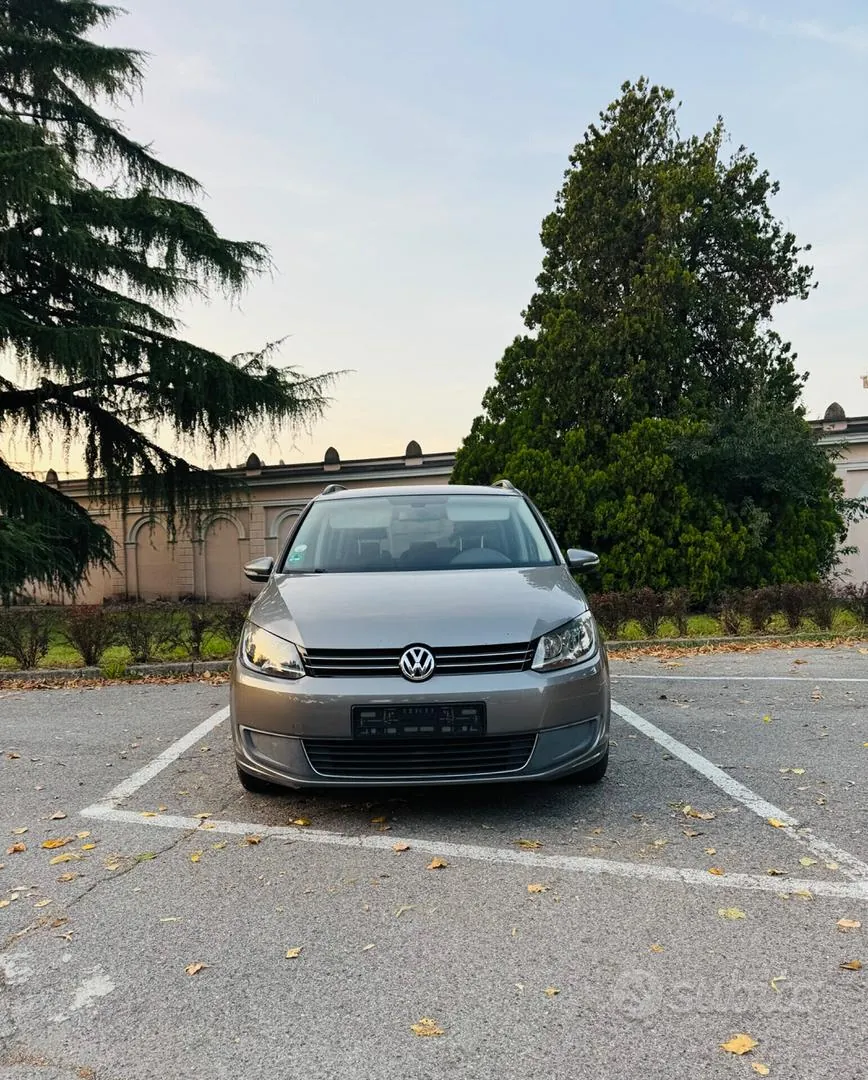Volkswagen Touran 2011 photo 5