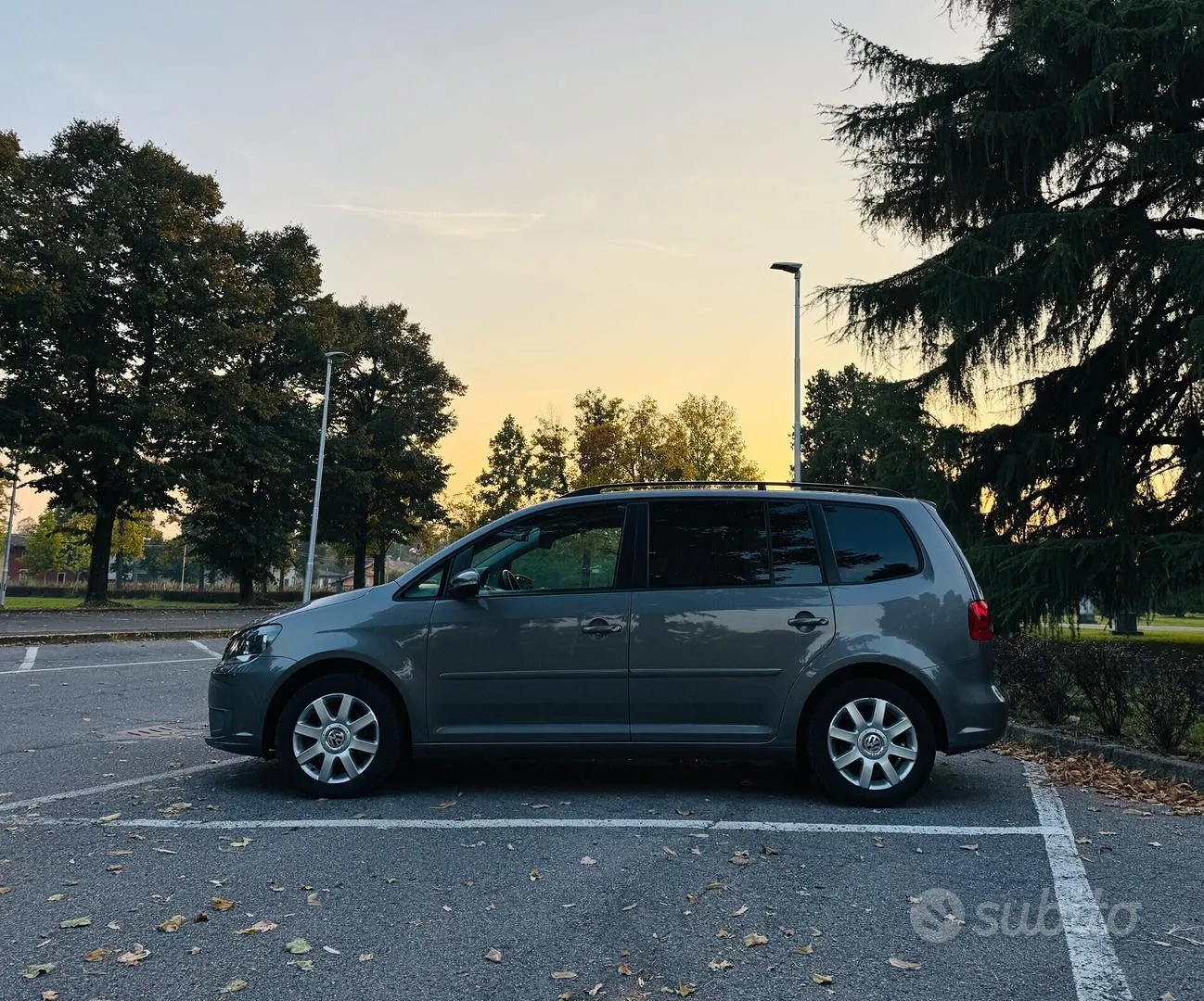 Volkswagen Touran 2011 photo 3