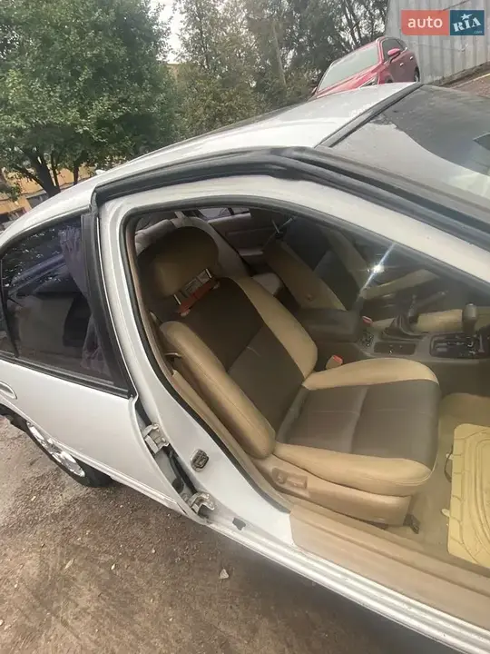 Nissan Maxima 1997 photo 5